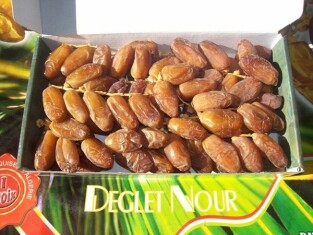 deglet-nour-dates