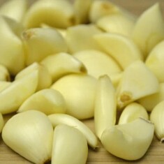 fresh-garlic-cloves-500x500